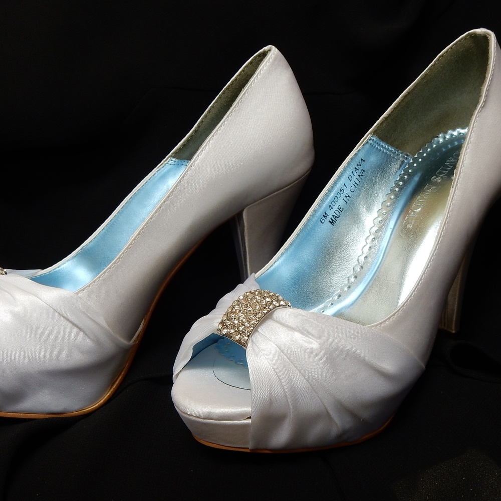 Davids Bridal Michaelengelo White Diana Size 6M